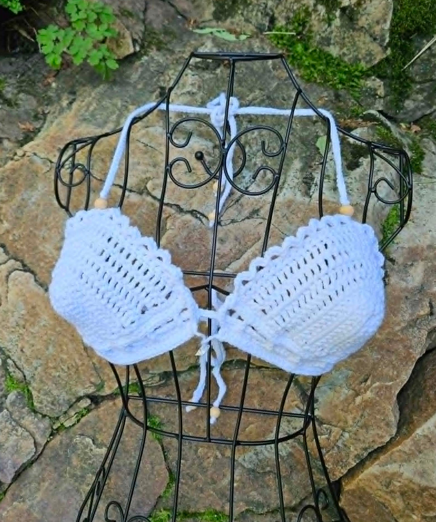 Haut élégant au crochet fait à la main