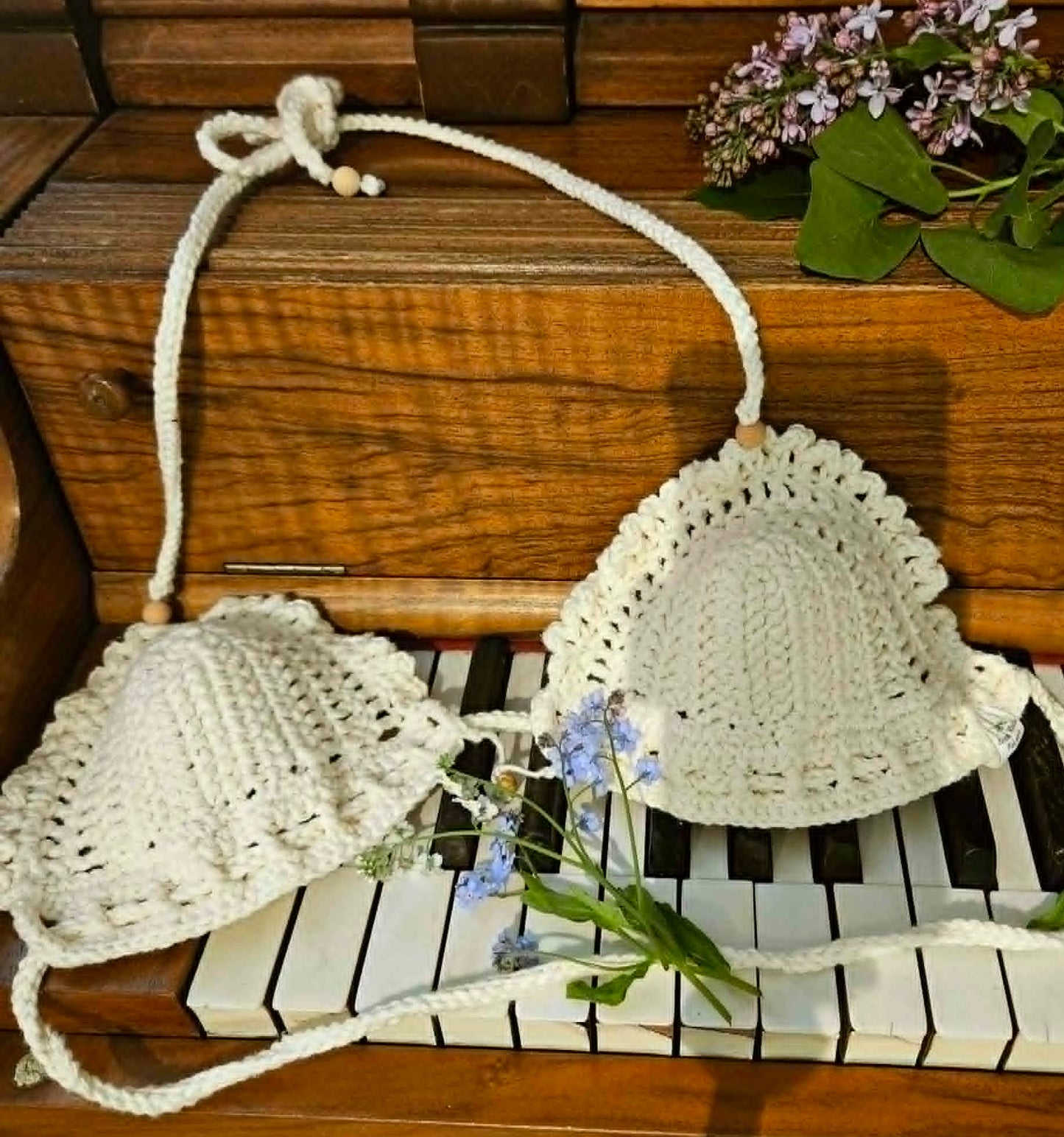 Haut élégant au crochet fait à la main